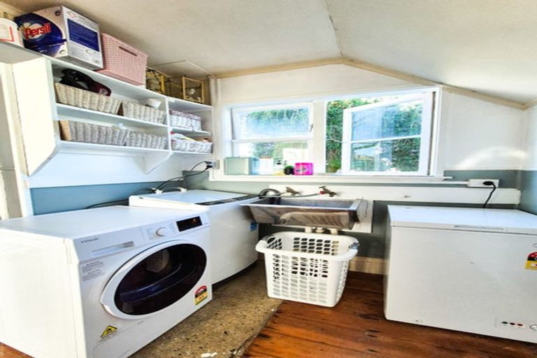 Photo of property in 35 Ross Crescent, Fairfield, Hamilton, 3214