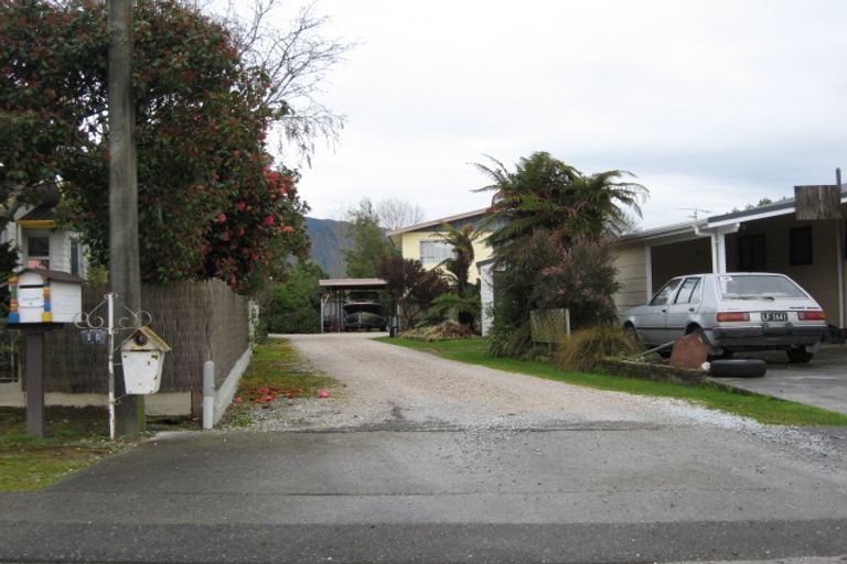 Photo of property in 11 Feary Crescent, Takaka, 7110