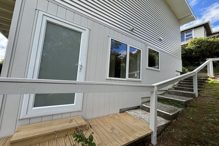 Photo of property in 42 Versailles Street, Karori, Wellington, 6012