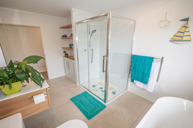 Photo of property in 69 Stratford Drive, Cable Bay, 0420