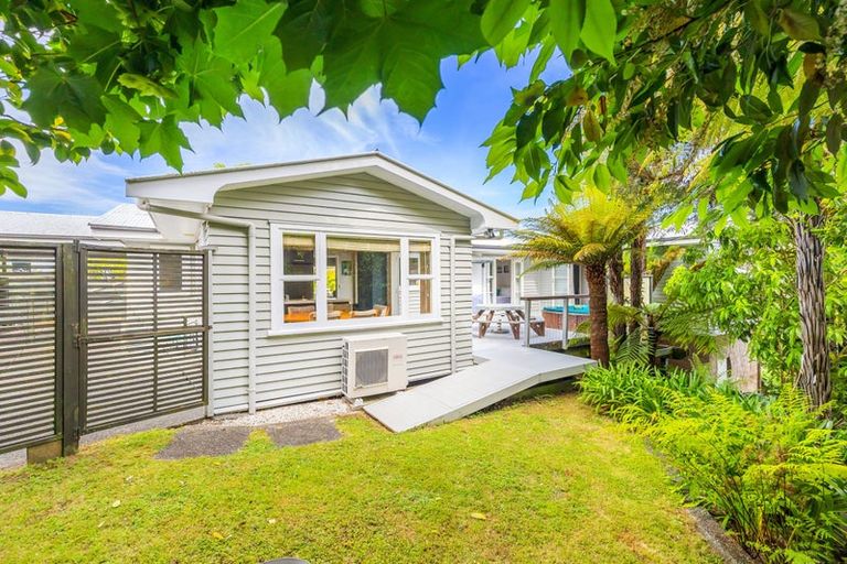 Photo of property in 2 Alberta Street, Acacia Bay, Taupo, 3330