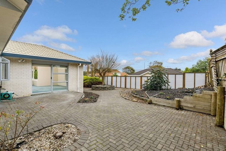 Photo of property in 17 Mercury Lane, Windsor Park, Auckland, 0632