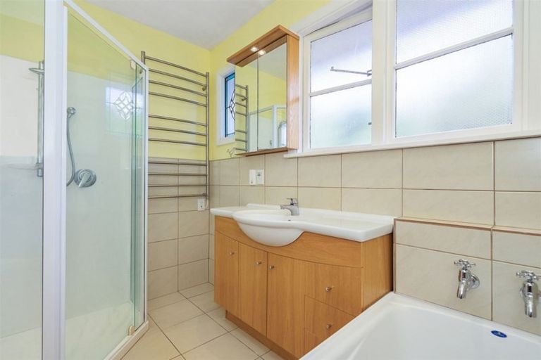 Photo of property in 15 Cranbrook Avenue, Burnside, Christchurch, 8053