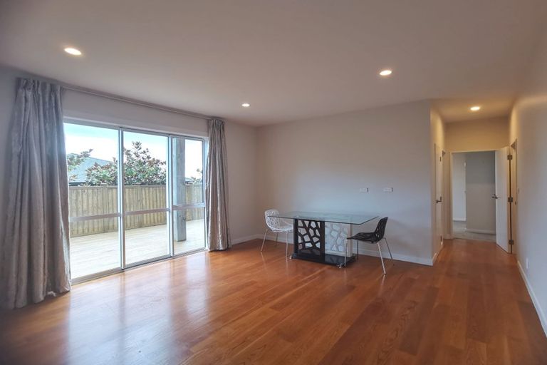 Photo of property in 1004a East Coast Road, Northcross, Auckland, 0630