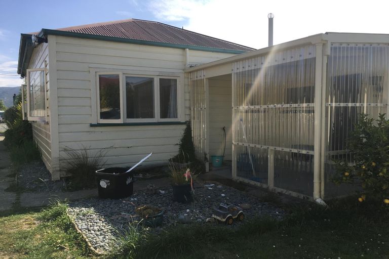 Photo of property in 10 Coronation Street, Waimate, 7924