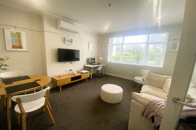Photo of property in Fountain Court, 9/48 Oriental Parade, Oriental Bay, Wellington, 6011