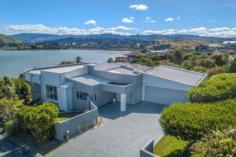 Photo of property in 22 Molyneux Close, Whitby, Porirua, 5024