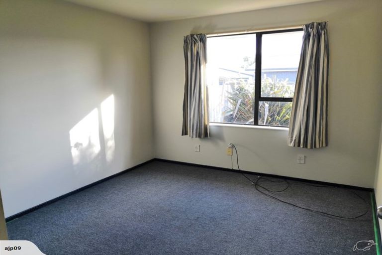 Photo of property in 2/42 Wilson Street, Islington, Christchurch, 8042