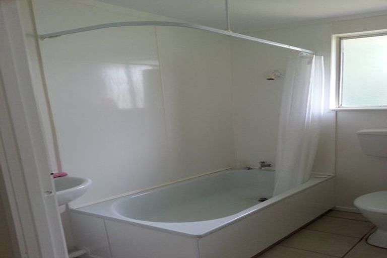 Photo of property in 77 Seabrook Avenue, New Lynn, Auckland, 0600