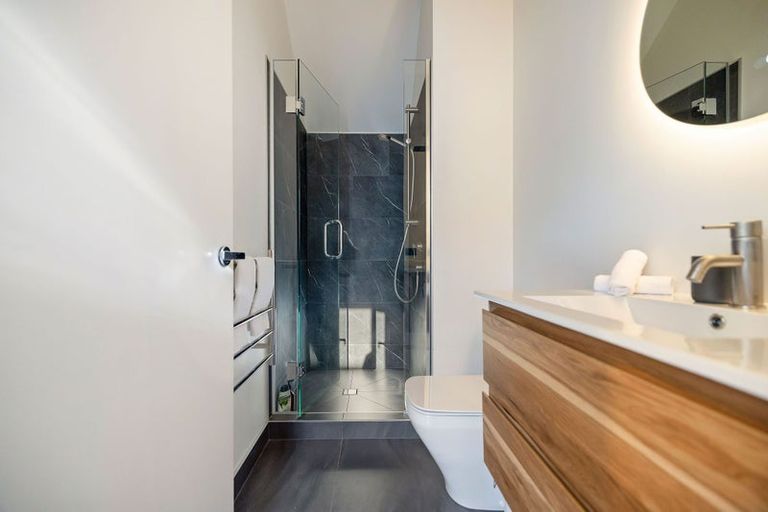 Photo of property in 33 Casterway Crescent, Jacks Point, 9371