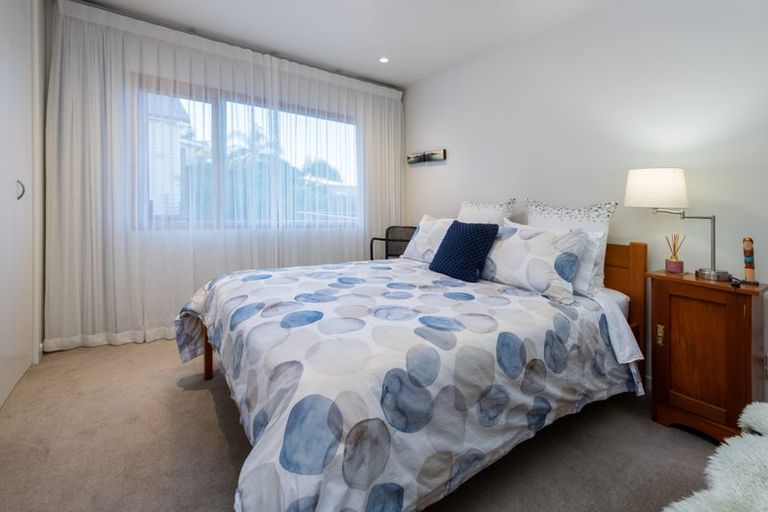 Photo of property in 43 Aotearoa Terrace, Murrays Bay, Auckland, 0630