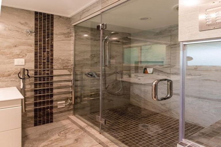 Photo of property in 77 Glenross Street, Glenross, Dunedin, 9011