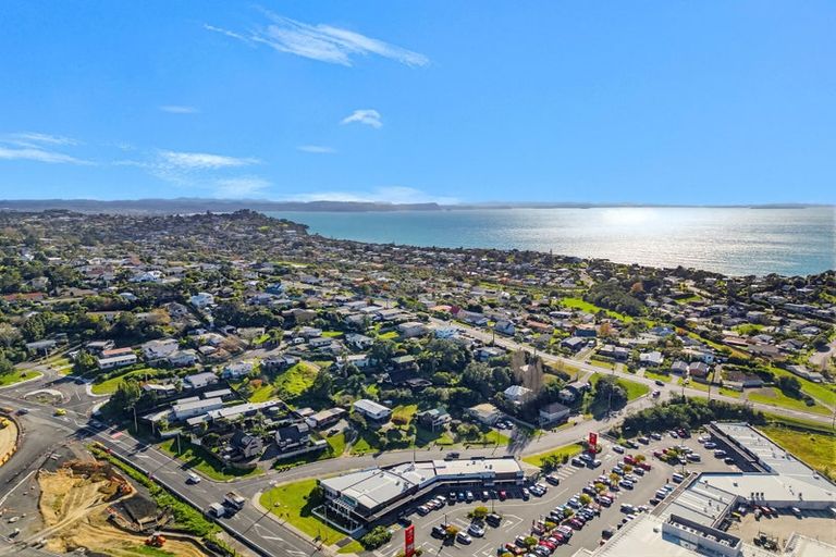 Photo of property in 8a Cedar Terrace, Stanmore Bay, Whangaparaoa, 0932