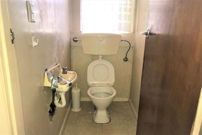 Photo of property in 1 Cameron Street, Papakura, 2110