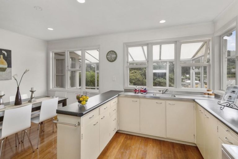 Photo of property in 14 Hinau Street, Tawa, Wellington, 5028