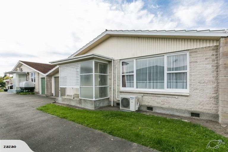 Photo of property in 2/502 Saint Aubyn, Hastings, 4122