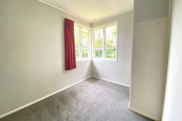 Photo of property in 26 Kirrie Avenue, Te Atatu South, Auckland, 0610