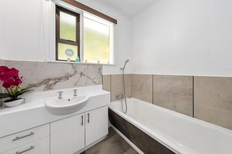 Photo of property in 76 Devon Street, Picton, 7220