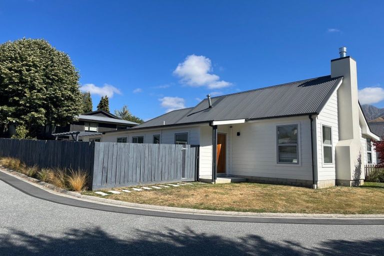 Photo of property in 1 Fletcher Way, Arrowtown, 9302