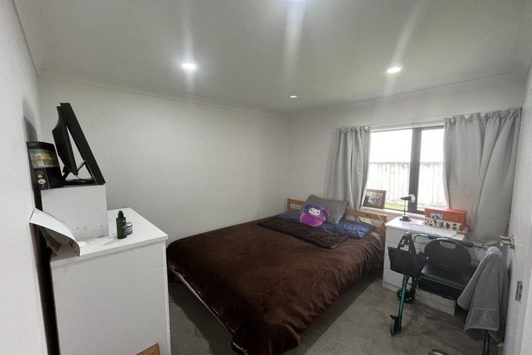 Photo of property in 18a Te Atatu Road, Te Atatu South, Auckland, 0610
