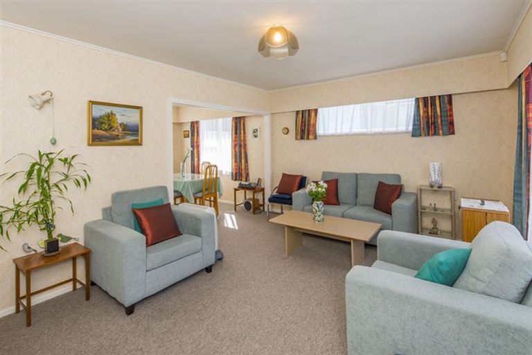 Photo of property in 127 Parkvale Road, Karori, Wellington, 6012