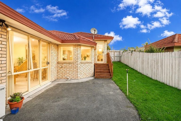 Photo of property in 27 View Ridge Drive, Ranui, Auckland, 0612