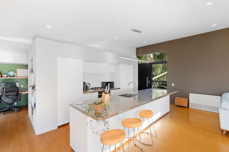 Photo of property in 91 Panorama Drive, Paraparaumu, 5032