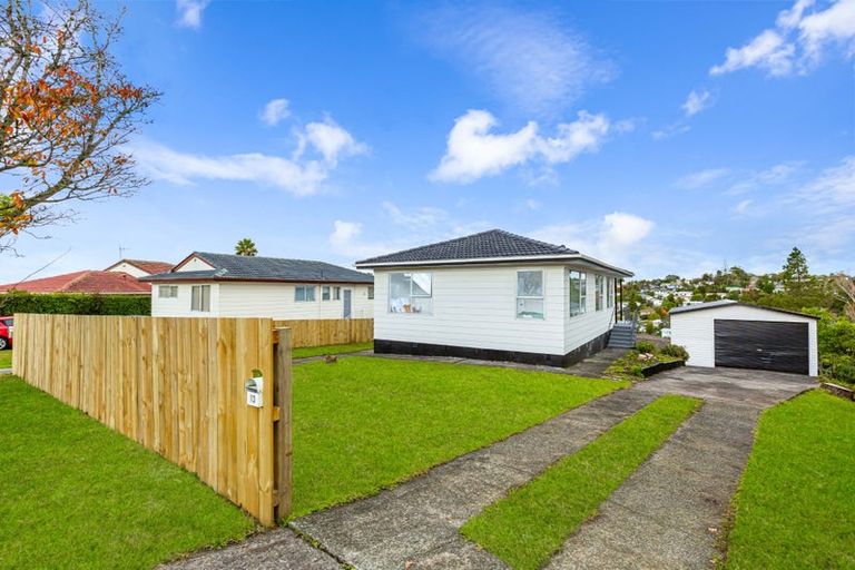 Photo of property in 13 Cherry Tree Place, Massey, Auckland, 0614