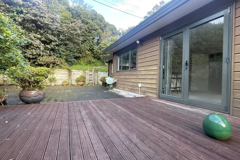 Photo of property in 17 Glanmire Road, Newlands, Wellington, 6037