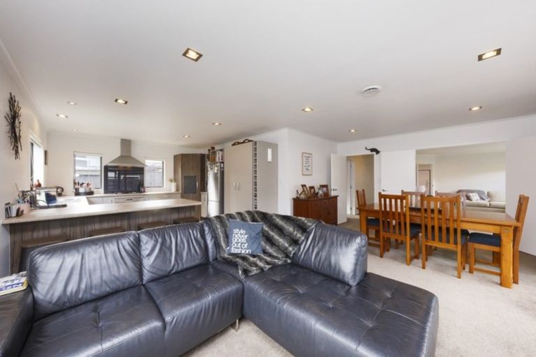 Photo of property in 4 Chestnut Close, Kelvin Grove, Palmerston North, 4414