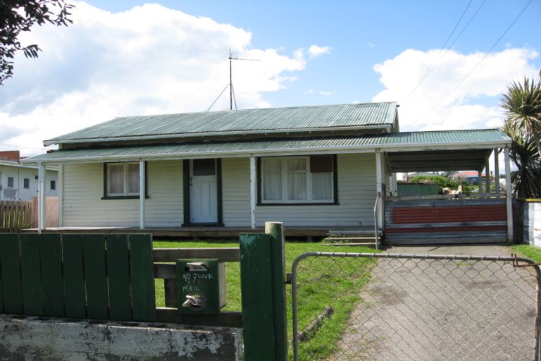 Photo of property in 18 Karaka Street, Castlecliff, Whanganui, 4501