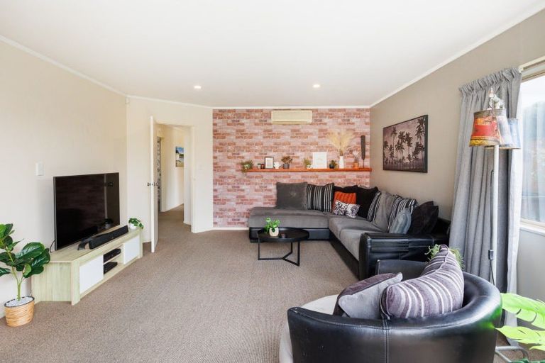 Photo of property in 19 Rothesay Place, Highbury, Palmerston North, 4412