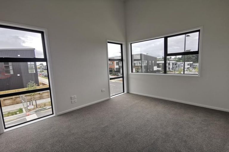 Photo of property in 72 Manarini Road, Westgate, Auckland, 0614