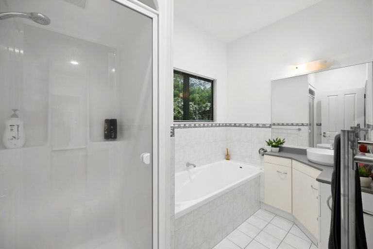 Photo of property in 2 Minchin Crescent, St Andrews, Hamilton, 3200
