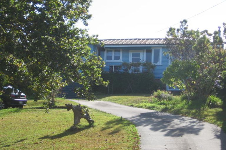 Photo of property in 2 Beacon Avenue, Campbells Bay, Auckland, 0630