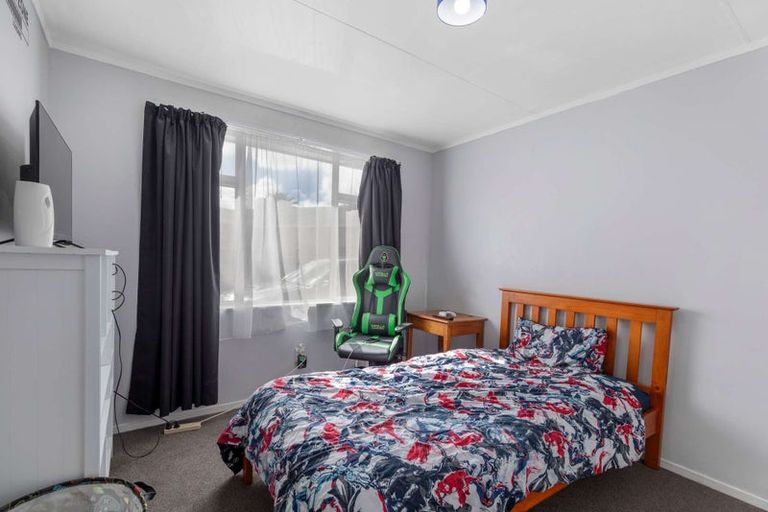 Photo of property in 6 Hobbs Place, Westbrook, Palmerston North, 4412