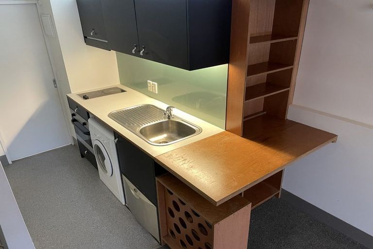 Photo of property in Urbane Apartments, 27/29 Webb Street, Mount Cook, Wellington, 6011