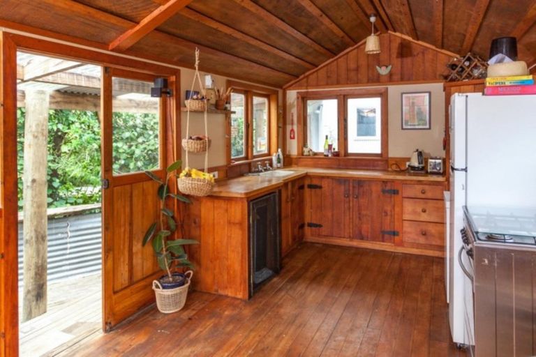 Photo of property in 10 Widdison Place, Whangamata, 3691