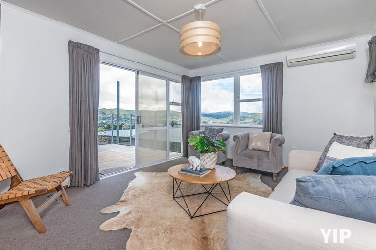 Photo of property in 5 Catherine Crescent, Paparangi, Wellington, 6037