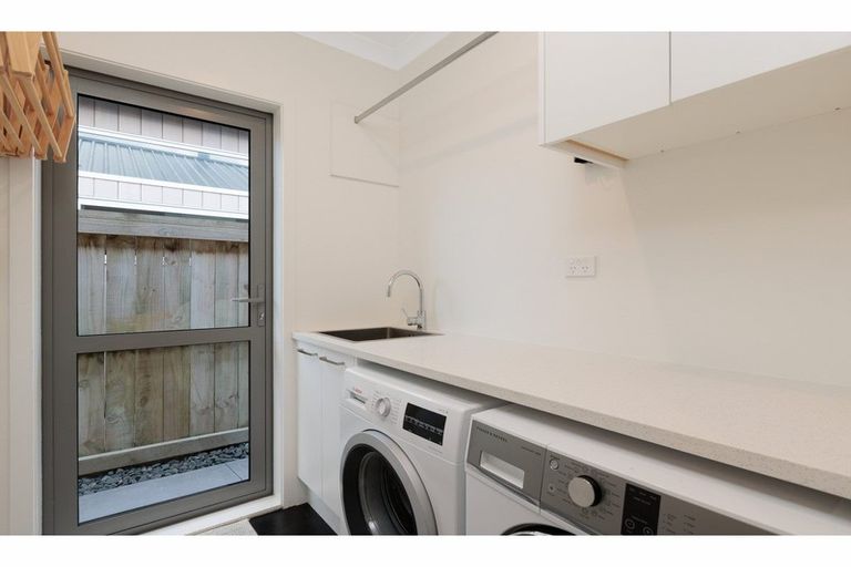 Photo of property in 35 Awatira Drive, Papamoa Beach, Papamoa, 3118