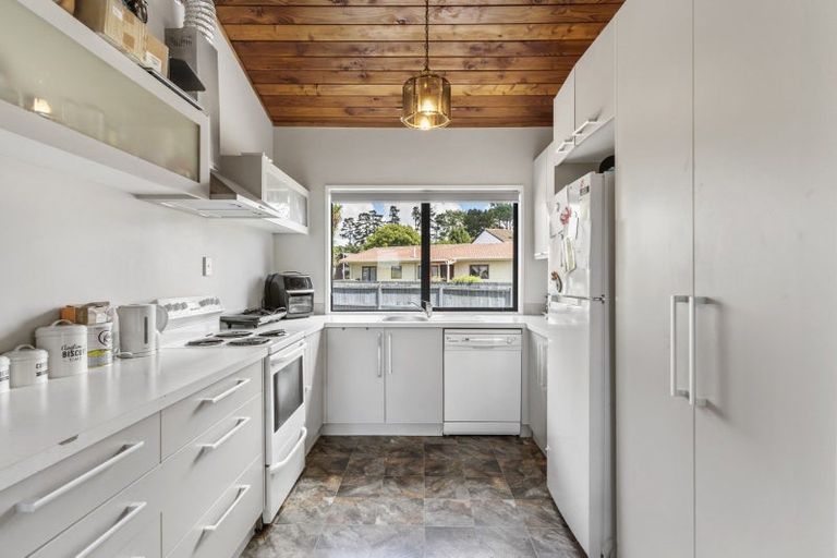 Photo of property in 17 Oakmont Place, Wattle Downs, Auckland, 2103