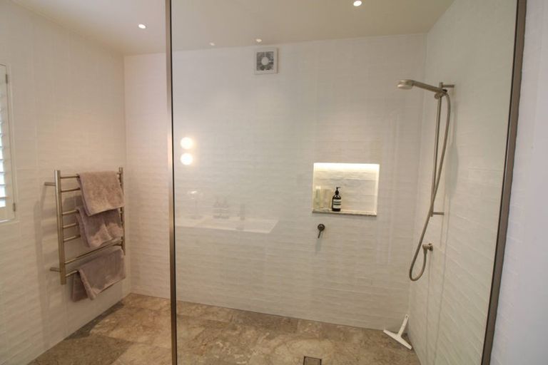 Photo of property in 1/2 Holiday Road, Milford, Auckland, 0620