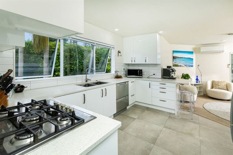 Photo of property in 2/5a Galaxy Drive, Mairangi Bay, Auckland, 0630