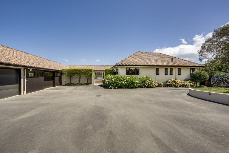 Photo of property in 44 Busby Hill, Havelock North, 4130