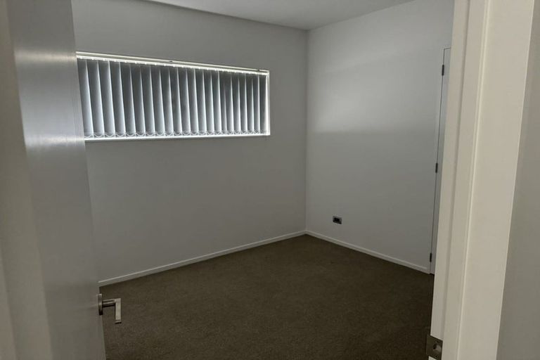 Photo of property in 30 Midhurst Avenue, Henderson, Auckland, 0612