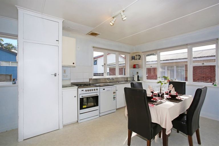 Photo of property in 11 Kayes Road, Pukekohe, 2120