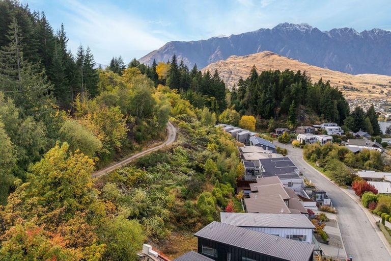 Photo of property in 2 Vancouver Drive, Queenstown, 9300