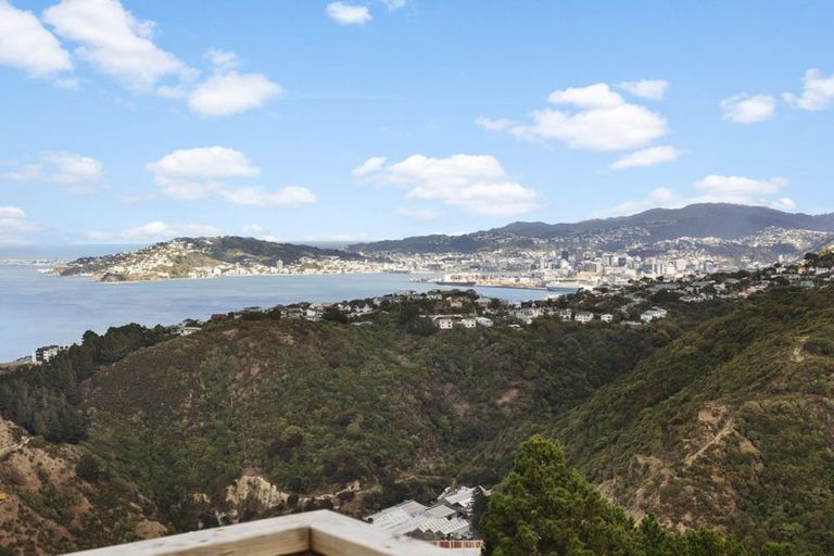 Photo of property in 24 Grumman Lane, Newlands, Wellington, 6037