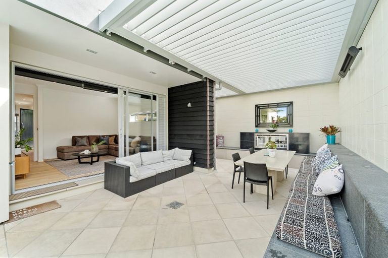 Photo of property in 33a Churchill Road, Murrays Bay, Auckland, 0630