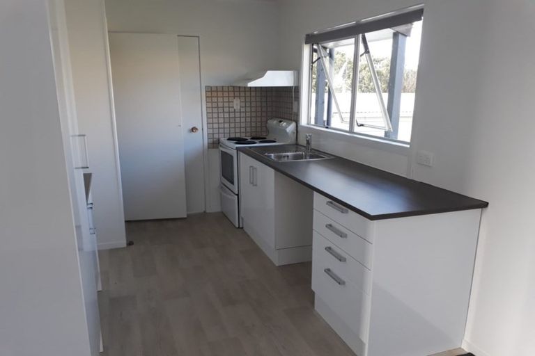 Photo of property in 5 Arlette Place, Massey, Auckland, 0614